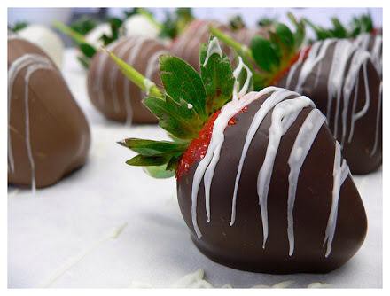 Por tiempo limitado 12 fresas con chocolate por sólo $80, o arreglo de fresas por sólo $150. ¡No lo dejes pasar!